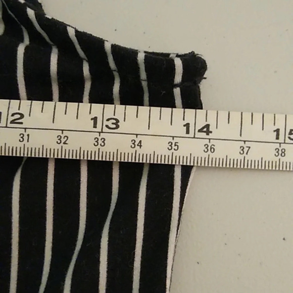 CHARLOTTE RUSSE WIDE LEG CROP, STRETCHY, SCOOPNECK, SLEEVLESS JUMPSUIT - Picture 5 of 7